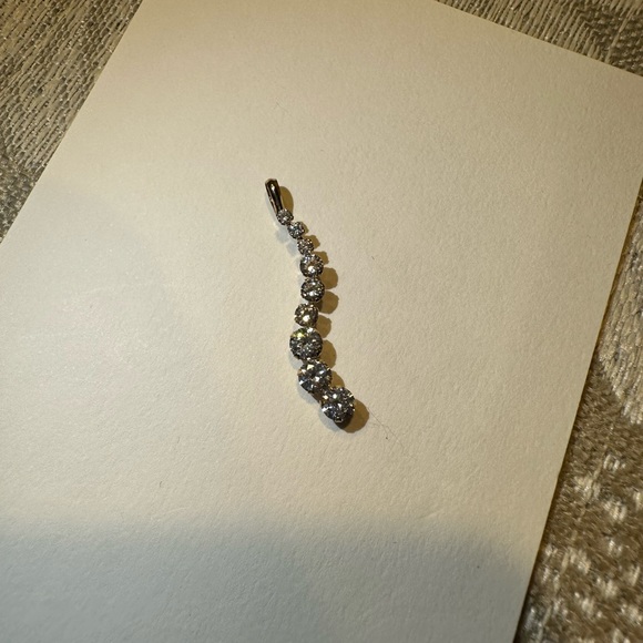 14K curved pendant with cubic zirconia stones - Picture 6 of 7